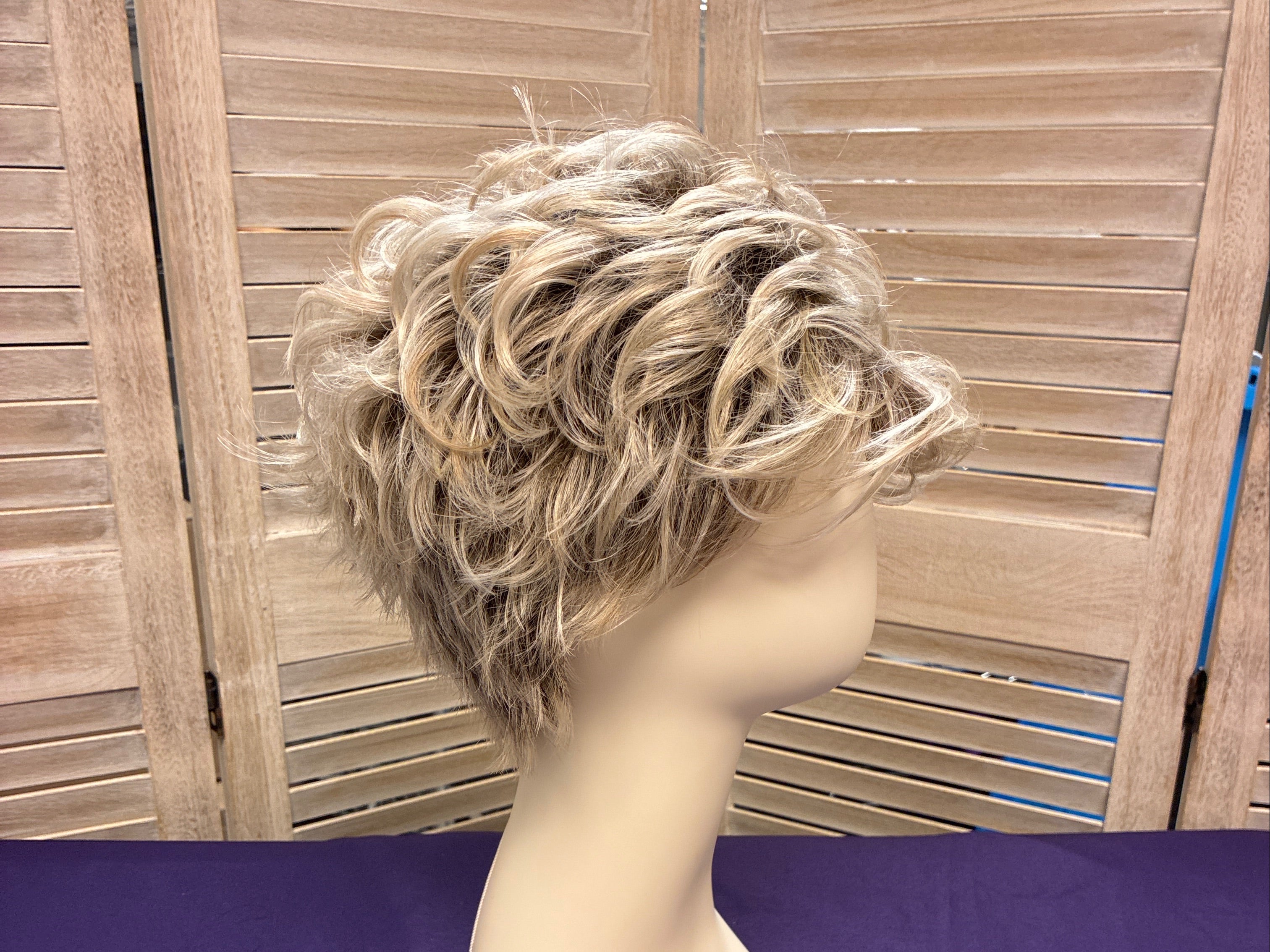 HW/Luc White Rose Blond R