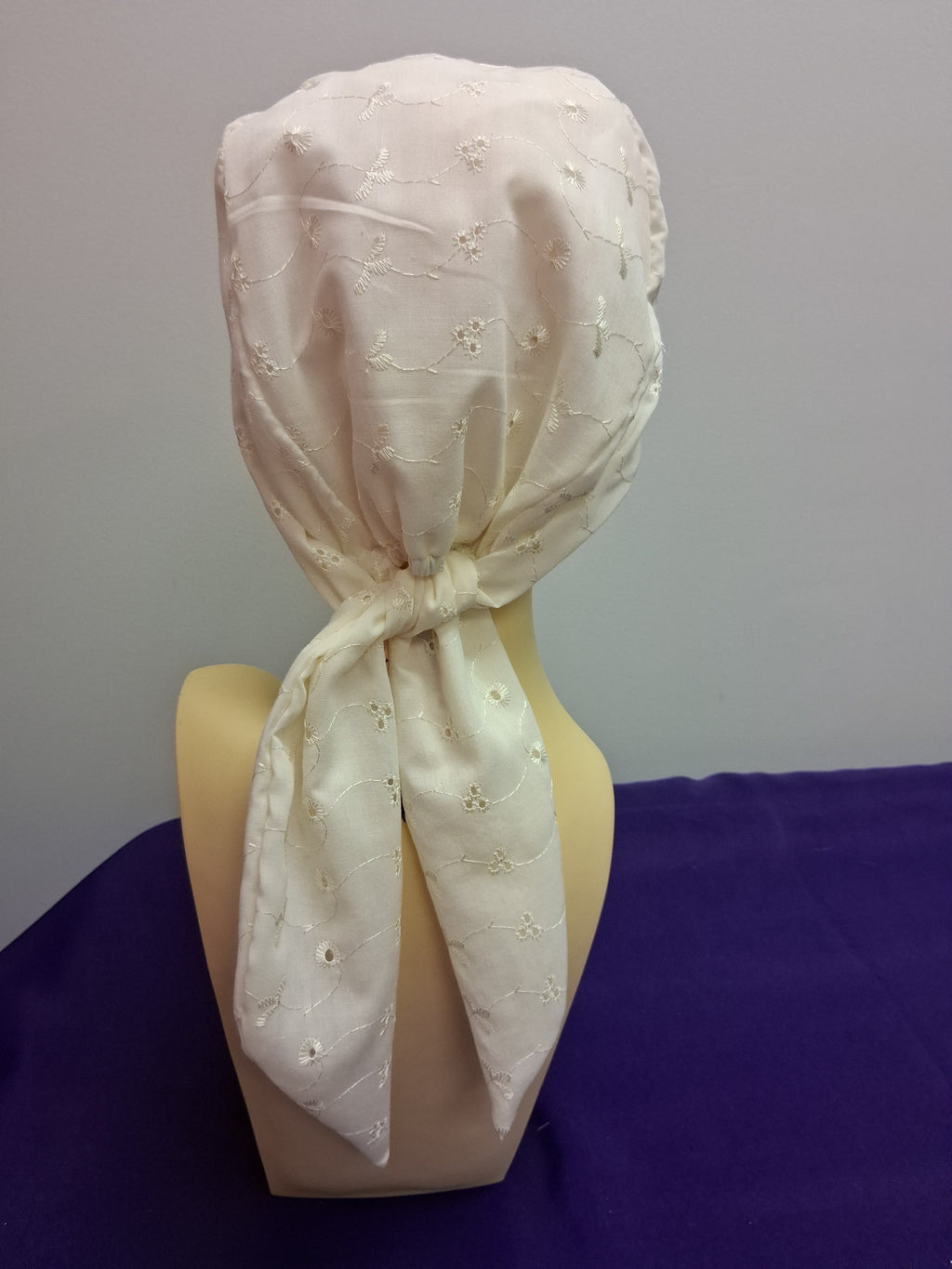 T/Scarf white eyelet