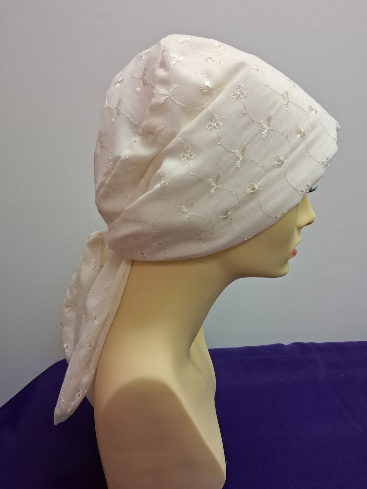 T/Scarf white eyelet