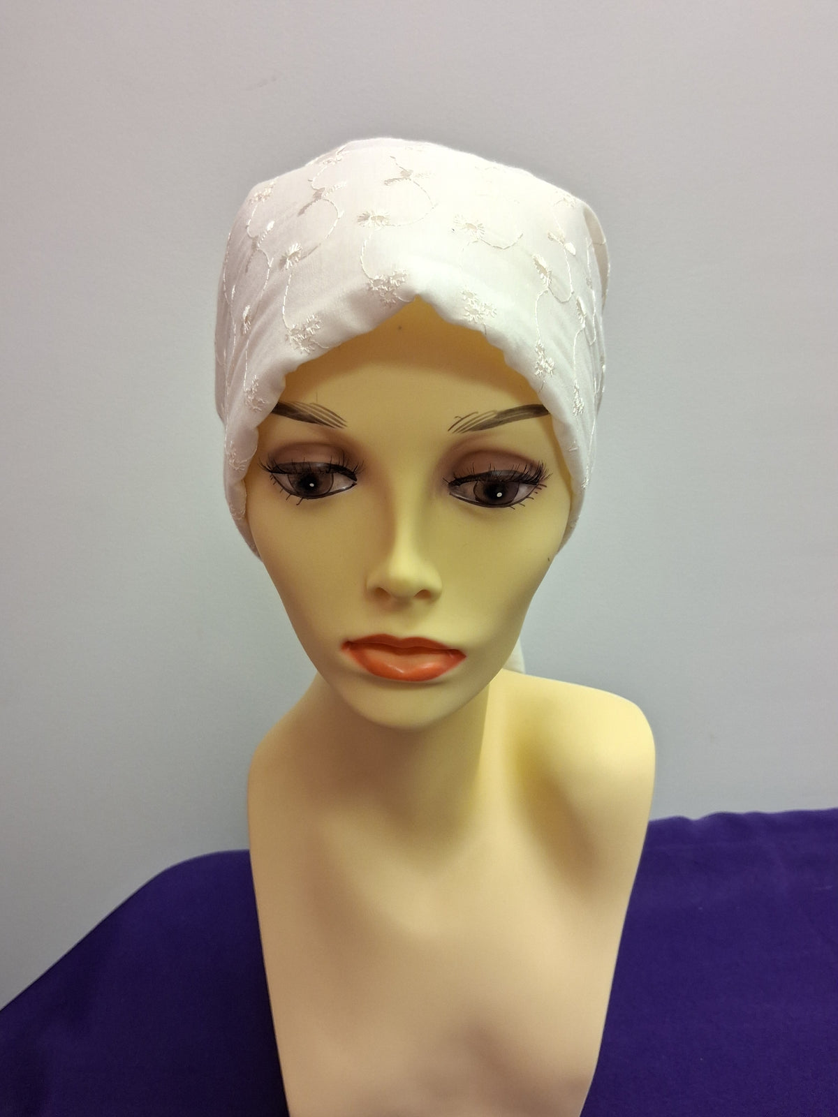 T/Scarf white eyelet